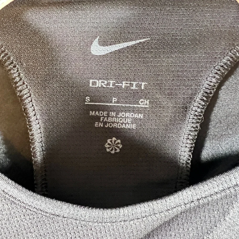 1135 | NWT Nike Dri-FIT Athletic Performance Cropped Tank Top Black Womens S